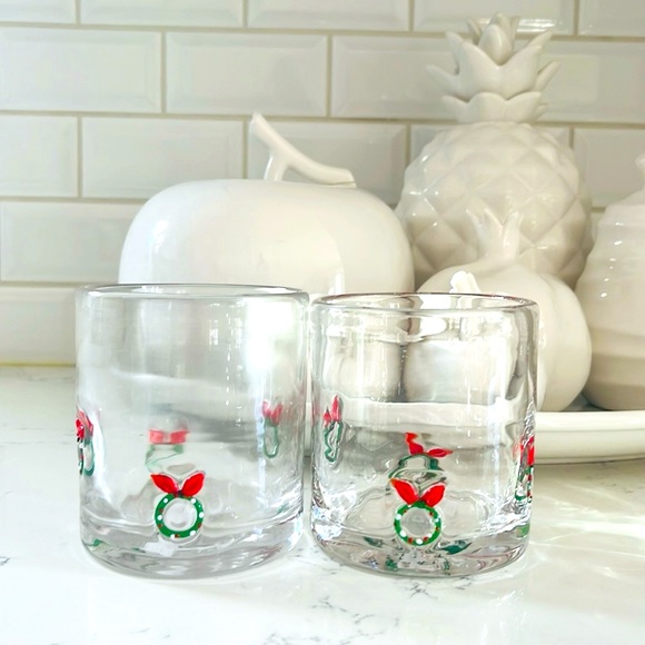 Crate & Barrel Wreath Icon Old-Fashioned Glasses - Thumbnail 3